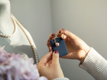 Load image into Gallery viewer, Elegant Dew-Fair rosette