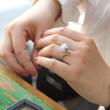 Load image into Gallery viewer, Pale Gracious- The glow