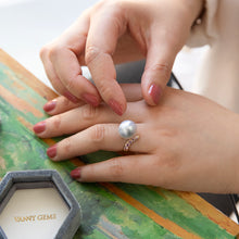 Load image into Gallery viewer, Pale Gracious- The glow