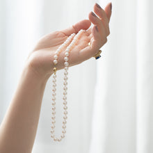 Load image into Gallery viewer, Elegant Dew- Pale Aura