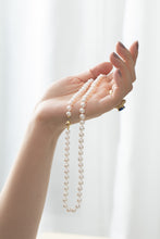 Load image into Gallery viewer, Elegant Dew- Pale Aura