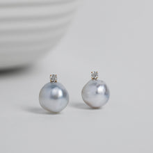 Load image into Gallery viewer, Pale Gracious- Icy melody 18K yellow gold