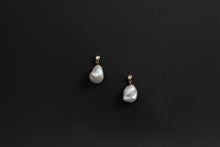 Load image into Gallery viewer, Elegant Dew- Carnation petal