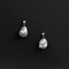 Load image into Gallery viewer, Elegant Dew- Carnation petal