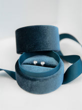 Load image into Gallery viewer, Classic Diamond Stud Earrings