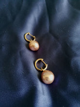 Load image into Gallery viewer, Elegant Dew-Fair rosette