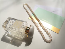 Load image into Gallery viewer, Elegant Dew- Pale aura(a)