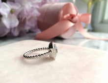 Laden Sie das Bild in den Galerie-Viewer, Custom Made Spinel Halo 925 Silver Ring