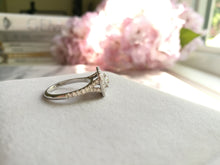 Laden Sie das Bild in den Galerie-Viewer, Custom Made Double Cushion Halo Diamond Ring