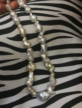 Load image into Gallery viewer, Pale Gracious- Evening star