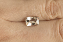 画像をギャラリービューアに読み込む, 1.62ct Loose Natural Cushion Salmon Pink Morganite