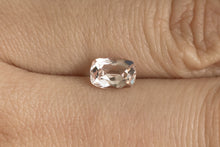 画像をギャラリービューアに読み込む, .82ct Loose Natural Cushion Peach Pink Morganite