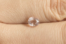 画像をギャラリービューアに読み込む, .66ct Loose Natural Oval Peach Pink Morganite
