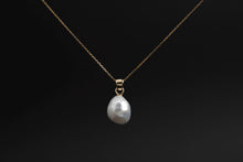 Load image into Gallery viewer, Pale Gracious- Tender embrace