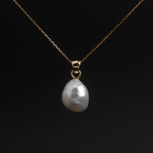 Load image into Gallery viewer, Pale Gracious- Tender embrace