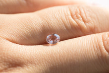 Laden Sie das Bild in den Galerie-Viewer, .70ct Loose Natural oval Light Pink Sapphire
