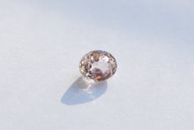 Laden Sie das Bild in den Galerie-Viewer, .70ct Loose Natural oval Light Pink Sapphire
