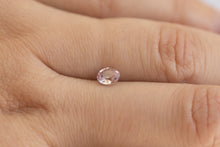 画像をギャラリービューアに読み込む, .58ct Loose Natural Oval Light Pink Sapphire
