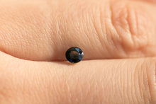 Laden Sie das Bild in den Galerie-Viewer, .44ct Loose Natural Round Greenish Blue Sapphire
