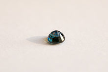 Загрузить изображение в средство просмотра галереи, .44ct Loose Natural Round Greenish Blue Sapphire
