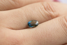 Charger l&#39;image dans la galerie, 1.16ct Loose Oval Natural Greenish Blue Sapphire
