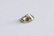 Laden Sie das Bild in den Galerie-Viewer, .30ct Loose Natural Oval Brownish Purple Sapphire
