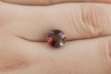 Laden Sie das Bild in den Galerie-Viewer, 2.30ct Loose Natural Round Shape Tourmaline
