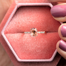 Charger l&#39;image dans la galerie, Pink Oval Tourmaline with white sapphire pave 14K Rose Gold Ring
