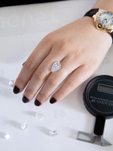 Charger l&#39;image dans la galerie, Solitaire Diamond with Halfway Pave Engagement Ring
