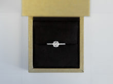 Charger l&#39;image dans la galerie, Solitaire Diamond with Halfway Pave Engagement Ring
