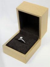 Charger l&#39;image dans la galerie, Solitaire Diamond Engagement Ring
