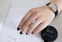 Laden Sie das Bild in den Galerie-Viewer, Halo Diamond Engagement Ring
