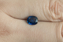 Laden Sie das Bild in den Galerie-Viewer, 1.22ct Loose Natural Cushion Royal Blue Sapphire
