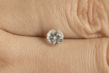 Laden Sie das Bild in den Galerie-Viewer, 1.11ct Loose Natural Round Brilliant White Sapphire
