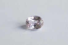 画像をギャラリービューアに読み込む, 2.08ct Loose Natural Oval Purplish Pink Kunzite
