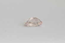 Laden Sie das Bild in den Galerie-Viewer, .82ct Loose Natural Cushion Peach Pink Morganite
