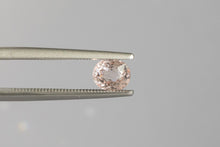 画像をギャラリービューアに読み込む, .66ct Loose Natural Oval Peach Pink Morganite
