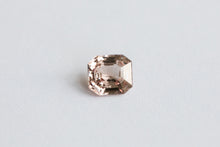 Laden Sie das Bild in den Galerie-Viewer, .88ct Loose Natural Asscher Cut Spinel
