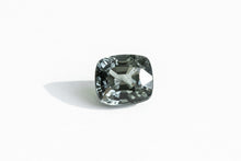 Laden Sie das Bild in den Galerie-Viewer, 1.09ct Loose Natural Cushion cut Spinel
