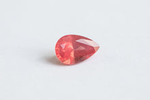 Laden Sie das Bild in den Galerie-Viewer, 1.43ct Loose Natural Pear cut Spinel
