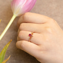 Laden Sie das Bild in den Galerie-Viewer, Mini Crown Ruby 18K Rose Gold Ring
