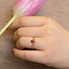 Laden Sie das Bild in den Galerie-Viewer, Mini Crown Ruby 18K Rose Gold Ring
